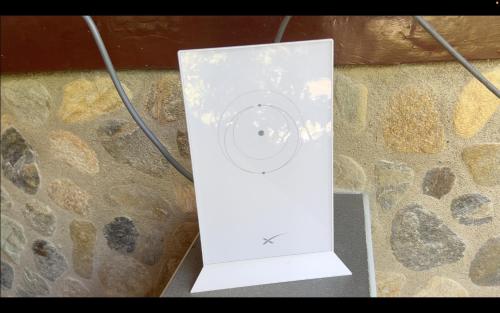 a white device sitting on top of a floor at Haus am Strand auf Sibuyan Island nahe Cresta de Gallo - Marevic's Guesthouse 1 ohne Klimaanlage in Azagra