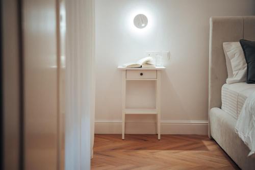 Ένα ή περισσότερα κρεβάτια σε δωμάτιο στο Hyperion Boutique Villa