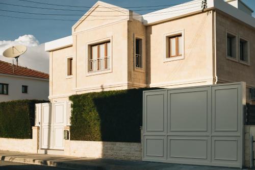 Το κτήριο όπου στεγάζεται  η βίλα