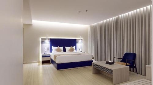 a hotel room with a bed and a chair at فندق المستراح - Al Mustarah Hotel in Al Madinah