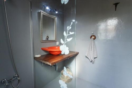 Ένα μπάνιο στο Villa Es Cubells 439