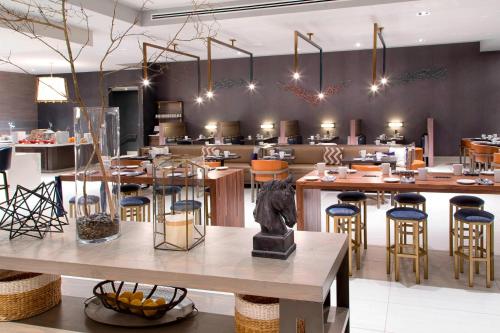 a restaurant with a table and chairs and a kitchen at Franklin Marriott Cool Springs in Franklin