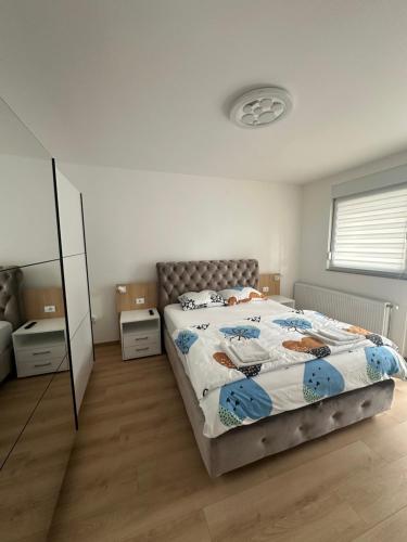 Ένα ή περισσότερα κρεβάτια σε δωμάτιο στο Apartman Aranđelovac