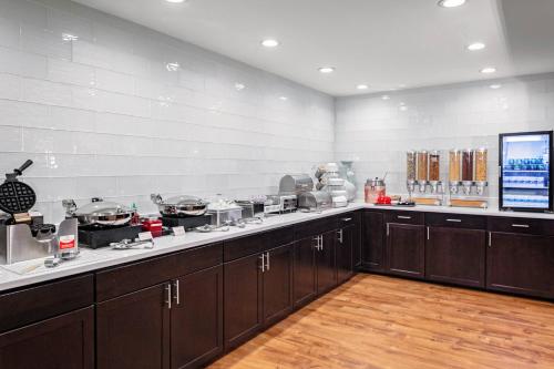 Kuchyň nebo kuchyňský kout v ubytování TownePlace Suites by Marriott Dallas Plano/Legacy