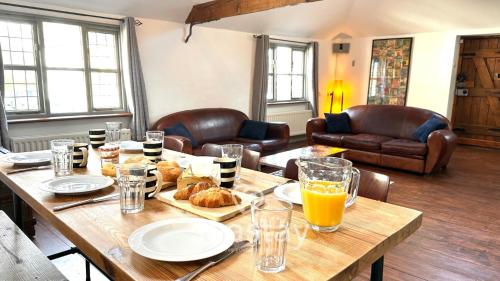 a table with food and drinks on top of it at Old Boathouse 3 Bed 2 Bath Nr Beach Inc Parking in Broadstairs