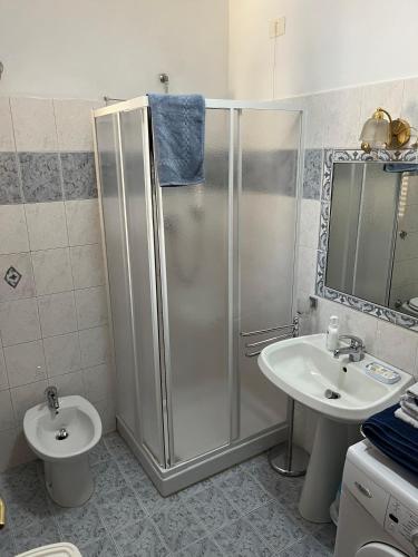 a bathroom with a shower and a toilet and a sink at Casa Vacanze Palena Adventures in Palena