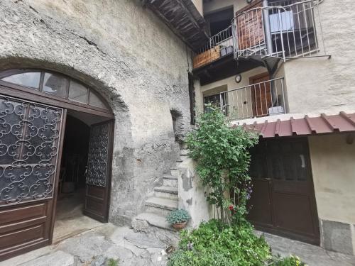 Το κτήριο όπου στεγάζεται  το διαμέρισμα