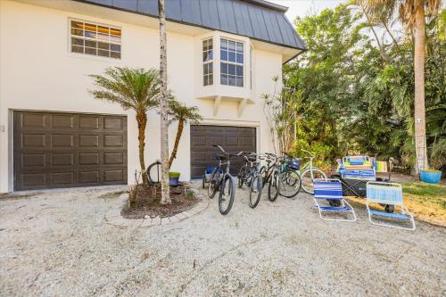 a group of bikes parked in front of a house at Dock Holiday in Sanibel