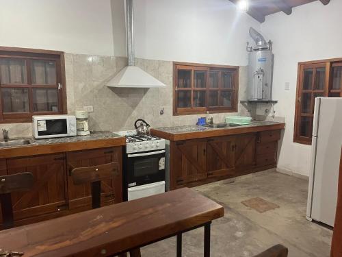 Η κουζίνα ή μικρή κουζίνα στο Casona Las Calles