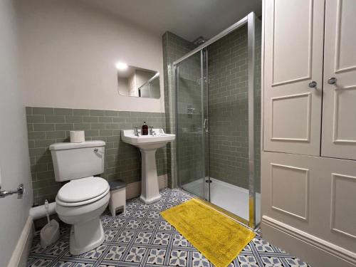 Ένα μπάνιο στο The Hardy Room