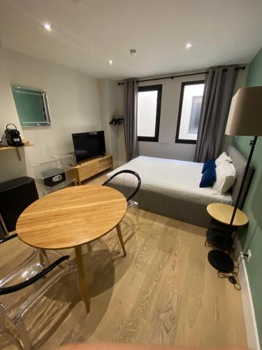 Katil atau katil-katil dalam bilik di Appartements Emile Fourcand -Your Bordeaux Home