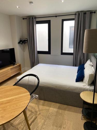 Katil atau katil-katil dalam bilik di Appartements Emile Fourcand -Your Bordeaux Home
