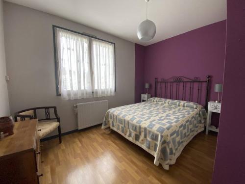 Ένα ή περισσότερα κρεβάτια σε δωμάτιο στο T3 avec Internet à Cambo-les-Bains, 4 couchages - FR-1-495-54