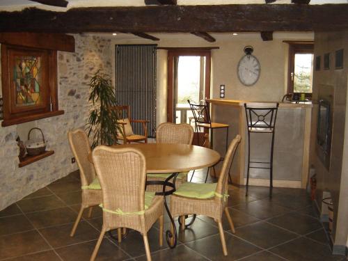 a kitchen and dining room with a table and chairs at Les Hôtes du Lac, Chambres et tables d'hôtes in Mandailles
