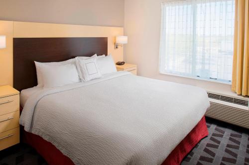 TownePlace Suites by Marriott Phoenix Goodyear Image