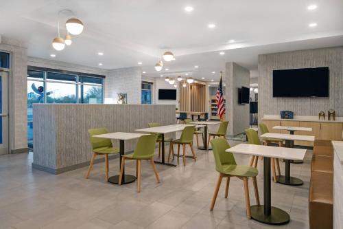 Restaurace v ubytování TownePlace Suites by Marriott Phoenix Glendale Sports & Entertainment District