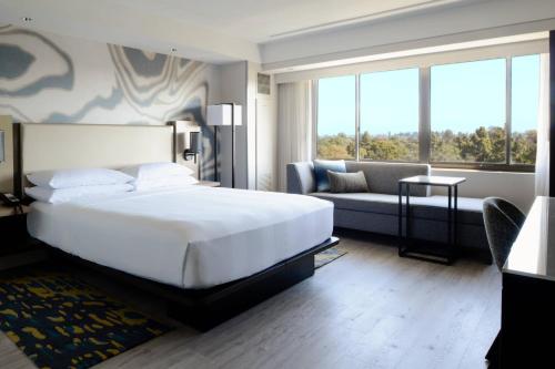 Ένα ή περισσότερα κρεβάτια σε δωμάτιο στο Long Beach Marriott