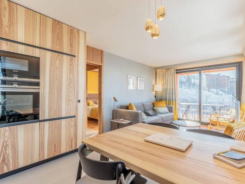 Photo de la galerie de l'établissement Appartement 60m² avec SPA, parking, vue aux Arcs 1800 - FR-1-352-84, à Arc 1800