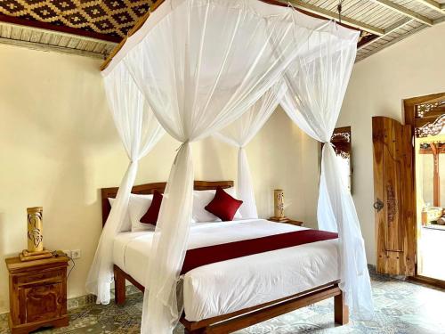 Ένα ή περισσότερα κρεβάτια σε δωμάτιο στο Puri Samana Villas by Tanya Pink