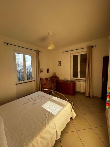 a bedroom with a large bed and a window at Le camelie 2 di Francesca in Polverara