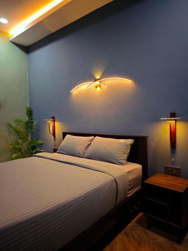 a bedroom with a bed and two lights on the wall at Zen at Austin - Sleep 13 Pax-10 Min to Aeon Tebrau in Johor Bahru
