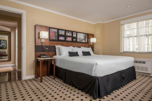 Ένα ή περισσότερα κρεβάτια σε δωμάτιο στο The Warwick Hotel Rittenhouse Square Philadelphia