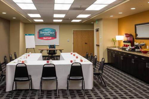 Бизнес-центр и/или конференц-зал в TownePlace Suites Old Mill District, Bend Near Mt Bachelor