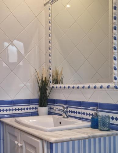 a bathroom with a sink and a mirror at Les Dos Nines in Monserrat
