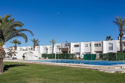 Sun and relax at the Tropicana beach