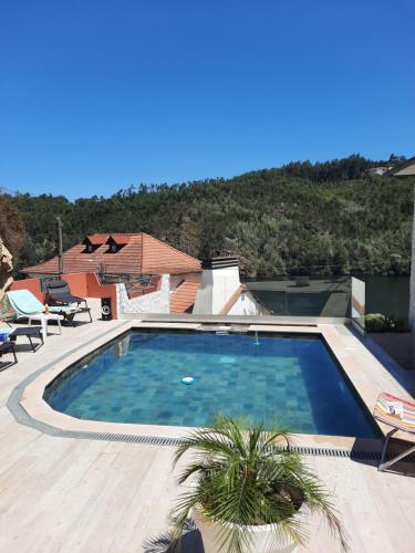 a swimming pool on top of a house at Casa branca in Porto Carvoeiro