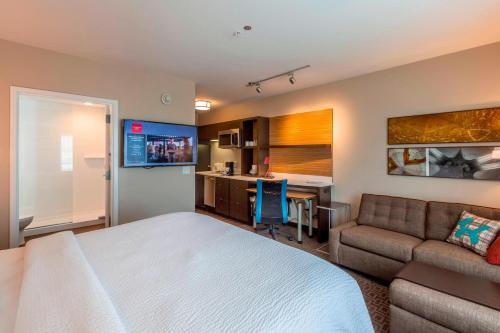Dapur atau dapur kecil di TownePlace Suites by Marriott Lexington Keeneland/Airport