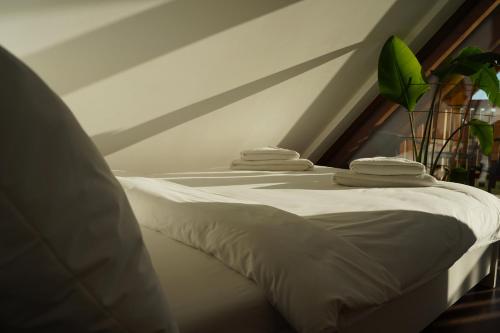 Una cama o camas en una habitación de Silent Hill in Probark