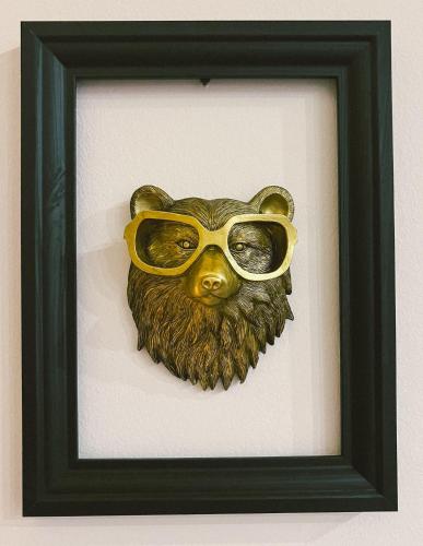 a gold mask of a bear wearing goggles at "Hunter's Suite"- at the heart of Hartberg I Parking in Hartberg