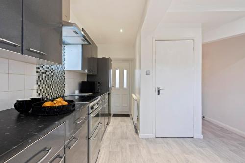 Luxury 3 Bedroom Contractor Stay House in Birmingham B23 near M6 & Fort Dunlop with Free Parking and WiFi photo 48