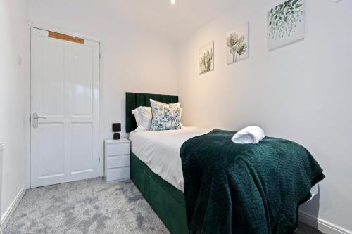 Luxury 3 Bedroom Contractor Stay House in Birmingham B23 near M6 & Fort Dunlop with Free Parking and WiFi photo 32