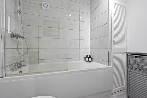 Luxury 3 Bedroom Contractor Stay House in Birmingham B23 near M6 & Fort Dunlop with Free Parking and WiFi photo 47