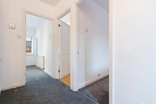 Luxury 3 Bedroom Contractor Stay House in Birmingham B23 near M6 & Fort Dunlop with Free Parking and WiFi photo 46