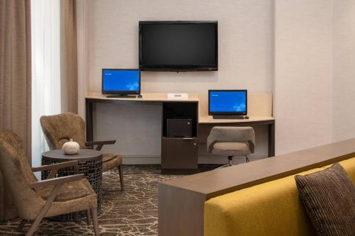 SpringHill Suites Seattle Downtown, South Lake Union Image