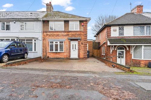 Luxury 3 Bedroom Contractor Stay House in Birmingham B23 near M6 & Fort Dunlop with Free Parking and WiFi photo 12