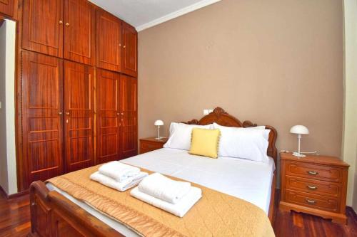 a bedroom with a bed with two towels on it at KarolinaHouse in Ágios Matthaíos