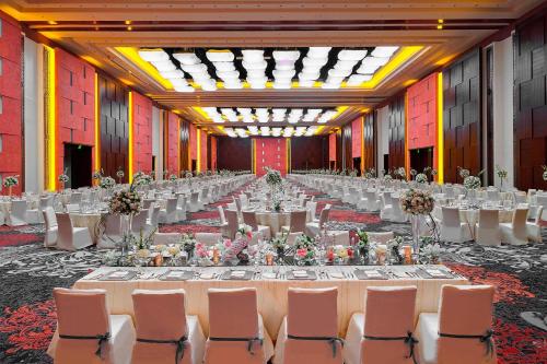 Manila Marriott Hotel at Newport World Resortsにあるレストランまたは飲食店