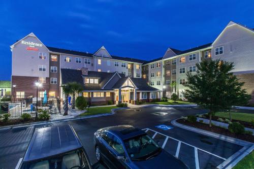 a car parked in a parking lot in front of a building at Residence Inn Florence in Florence
