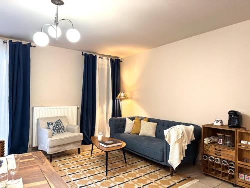 a living room with a couch and a chair at Horizon Caluire - T3 chaleureux avec balcon - proche Lyon in Caluire-et-Cuire