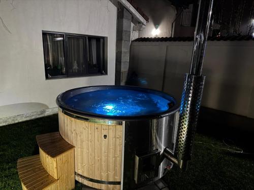 a jacuzzi tub in the yard of a house at Casa Valentina in Cristian