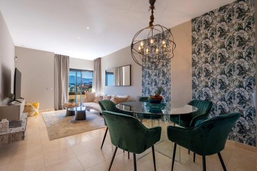 Luxury Escape - Los Flamingos Golf Retreat