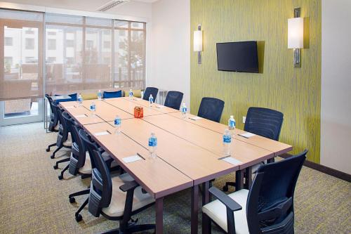 a large conference room with a long table and chairs at SpringHill Suites by Marriott Carle Place Garden City in Carle Place