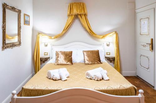 Cama o camas de una habitación en Palazzo Titti Rialto Suites