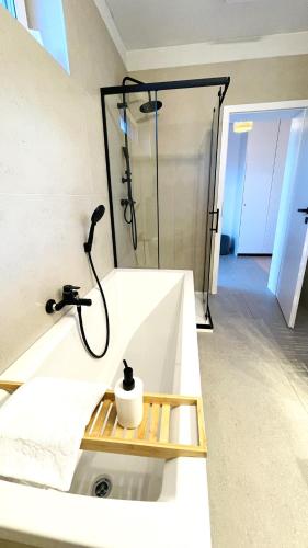 Ванная комната в House FLOW, 3 room, free 2 parking