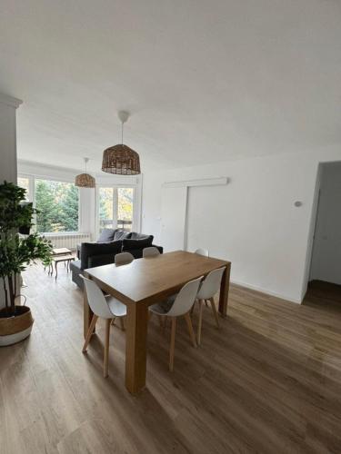 a living room with a wooden table and chairs at Pico Cerler in Cerler