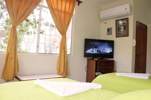 TV a/nebo společenská místnost v ubytování Hotel Del Sol Galapagos